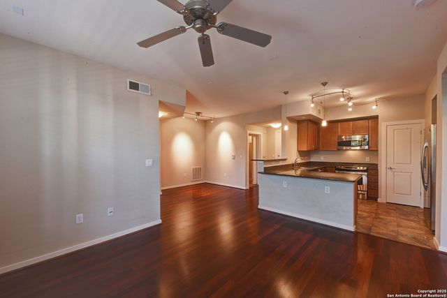 7342 Oak Manor Dr Apt 7104, San Antonio, TX 78229