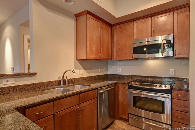 7342 Oak Manor Dr Apt 7104, San Antonio, TX 78229