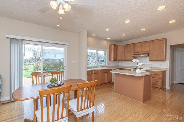 9741 Olde Georgetown Way, Centerville, OH 45458