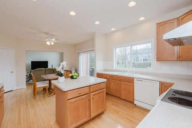 9741 Olde Georgetown Way, Centerville, OH 45458