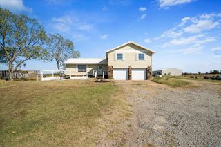32850 S 210 Road, Henryetta, OK 74437