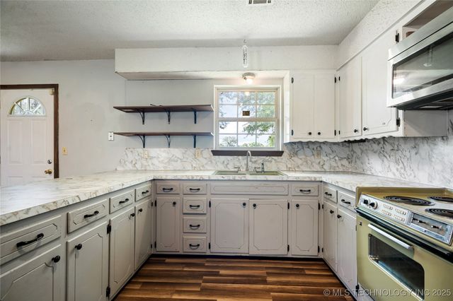 426670 1150 Road, Eufaula, OK 74426