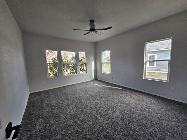 217 W Heard Street, Cleburne, TX 76033