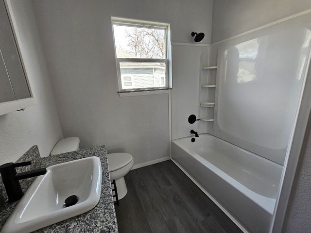 217 W Heard Street, Cleburne, TX 76033