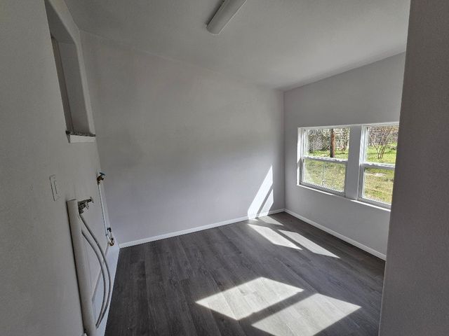 217 W Heard Street, Cleburne, TX 76033