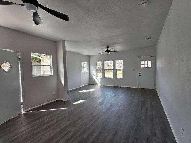 217 W Heard Street, Cleburne, TX 76033