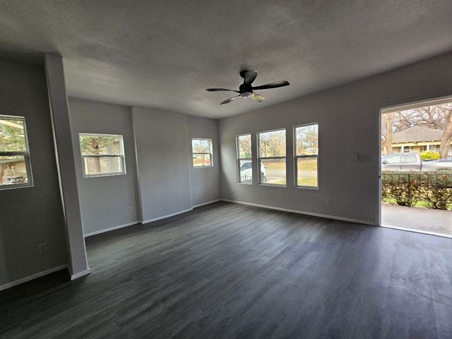 217 W Heard Street, Cleburne, TX 76033