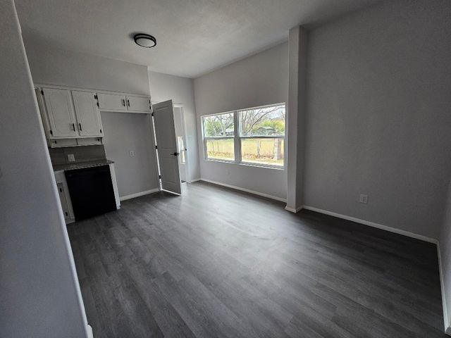 217 W Heard Street, Cleburne, TX 76033