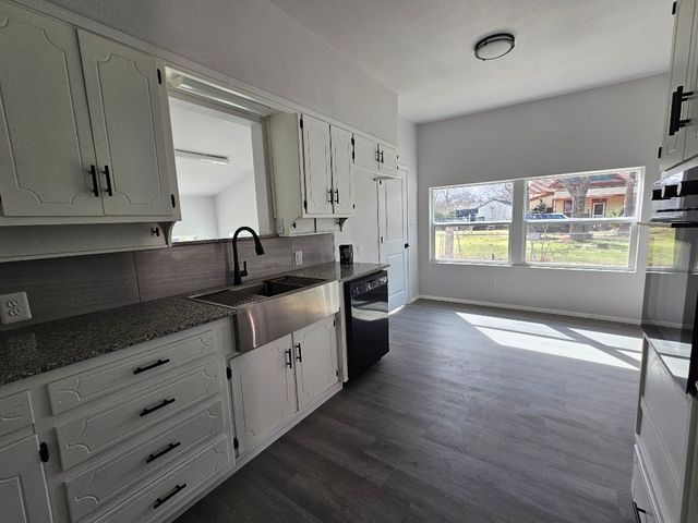 217 W Heard Street, Cleburne, TX 76033