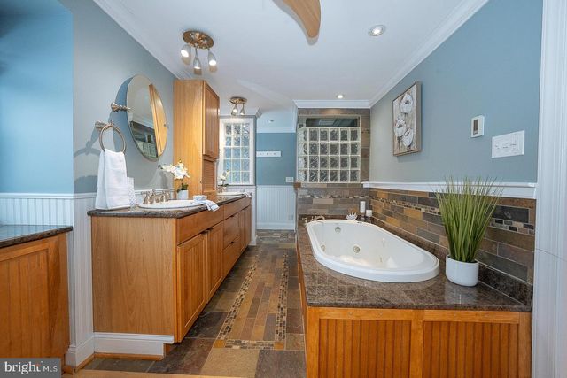 1324 KAREN LN, Wayne, PA 19087