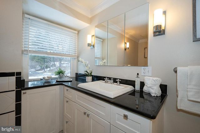 1324 KAREN LN, Wayne, PA 19087