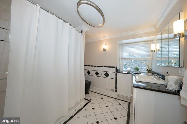 1324 KAREN LN, Wayne, PA 19087