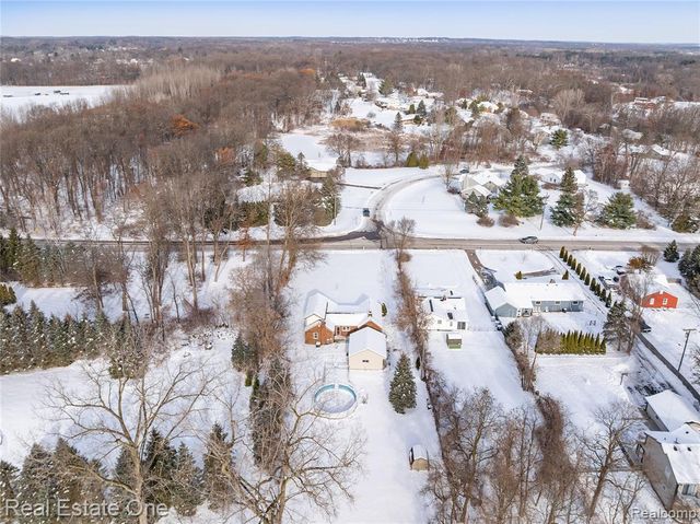 8202 Hyne Road, Brighton, MI 48114