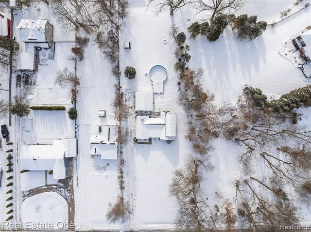 8202 Hyne Road, Brighton, MI 48114