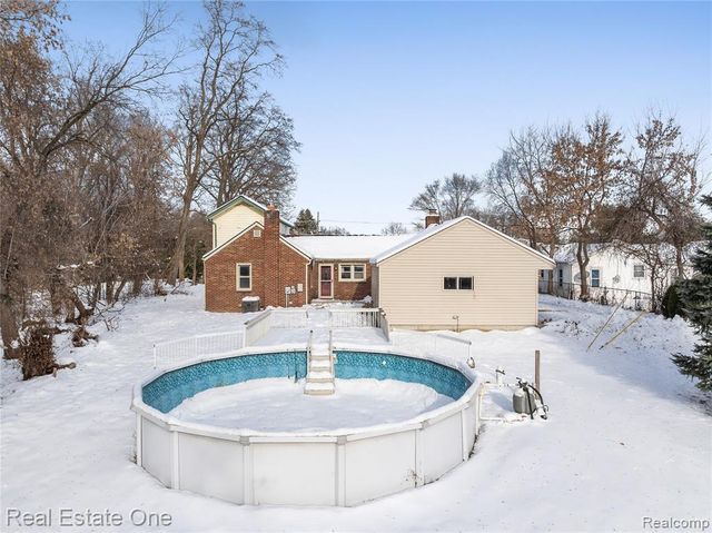 8202 Hyne Road, Brighton, MI 48114