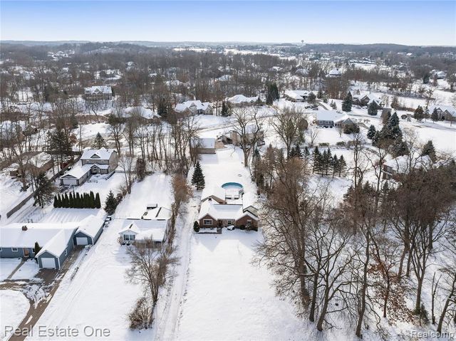 8202 Hyne Road, Brighton, MI 48114