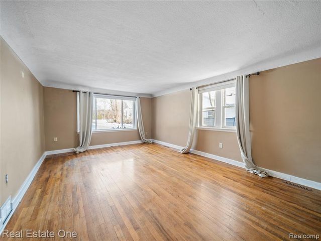 8202 Hyne Road, Brighton, MI 48114