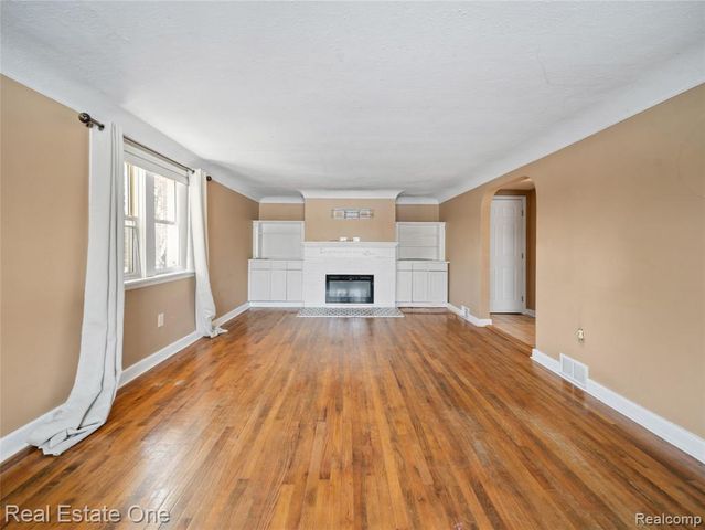 8202 Hyne Road, Brighton, MI 48114