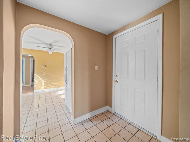 8202 Hyne Road, Brighton, MI 48114