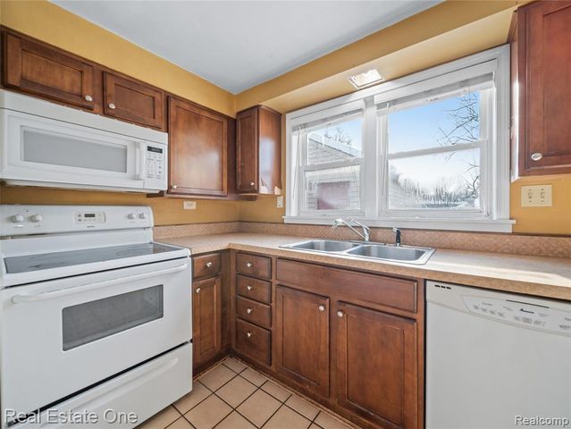 8202 Hyne Road, Brighton, MI 48114