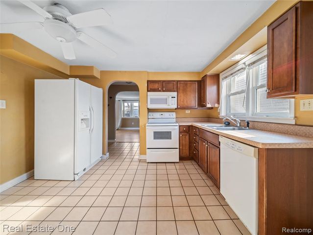 8202 Hyne Road, Brighton, MI 48114