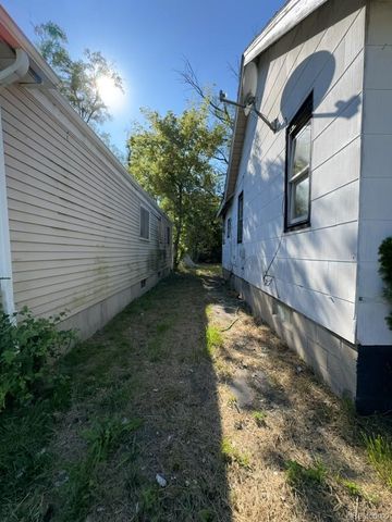 19751 Oakfield Street, Detroit, MI 48235