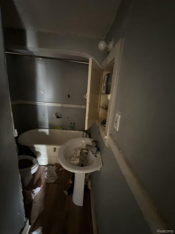 19751 Oakfield Street, Detroit, MI 48235