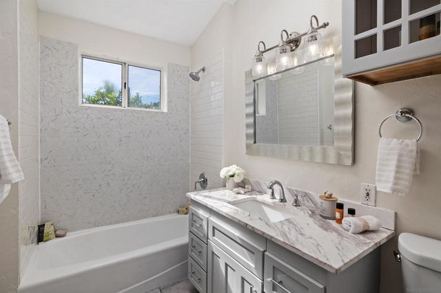 1564 Reed Ave, San Diego, CA 92109