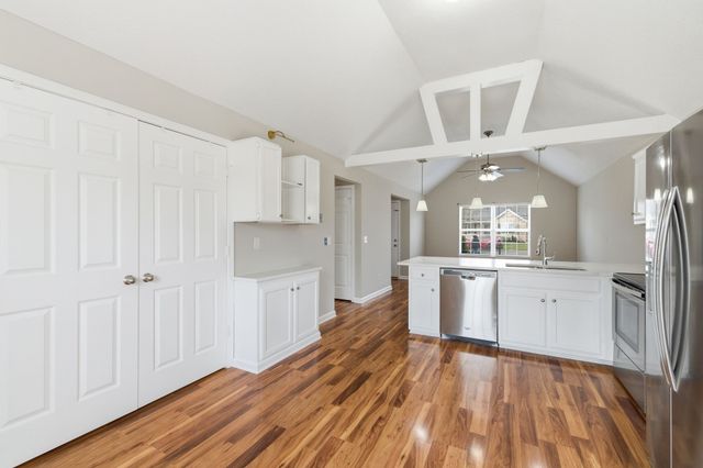 1987 Gateland Dr, Murfreesboro, TN 37127