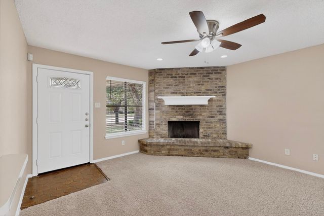 913 W Rochelle Road, Irving, TX 75062