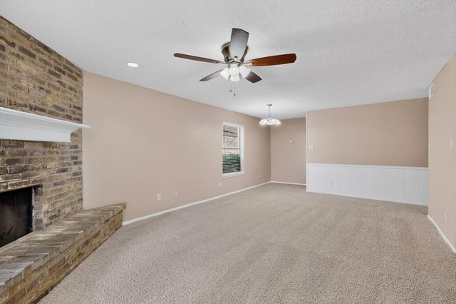 913 W Rochelle Road, Irving, TX 75062