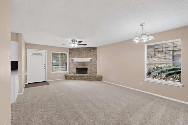 913 W Rochelle Road, Irving, TX 75062