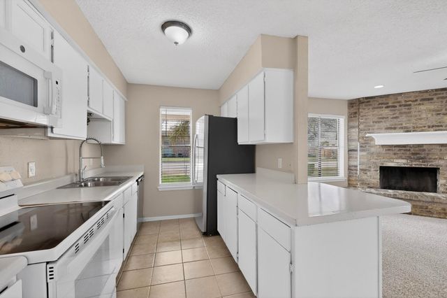 913 W Rochelle Road, Irving, TX 75062