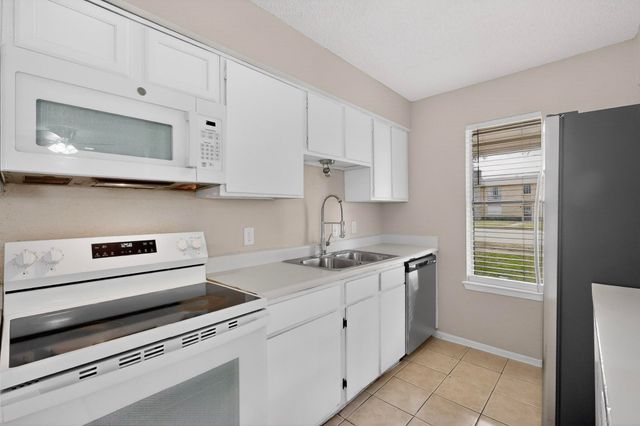 913 W Rochelle Road, Irving, TX 75062