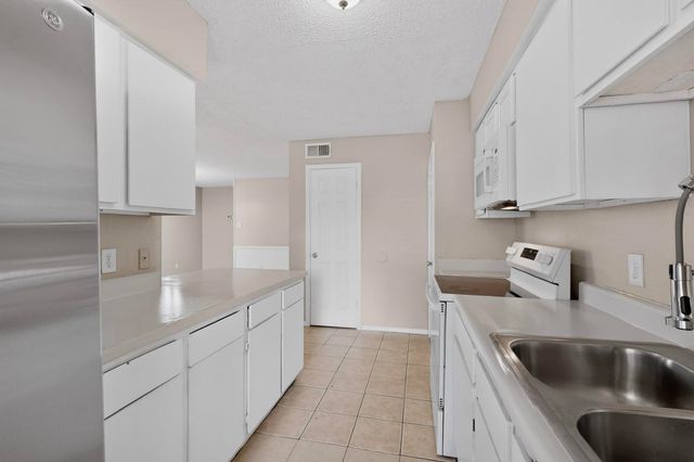 913 W Rochelle Road, Irving, TX 75062