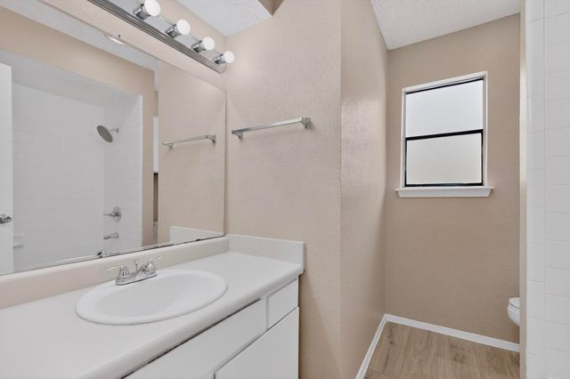 913 W Rochelle Road, Irving, TX 75062