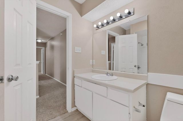 913 W Rochelle Road, Irving, TX 75062