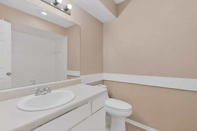 913 W Rochelle Road, Irving, TX 75062