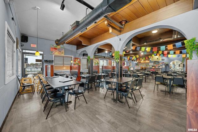 2400 SPRUCE HILLS Drive, Bettendorf, IA 52722