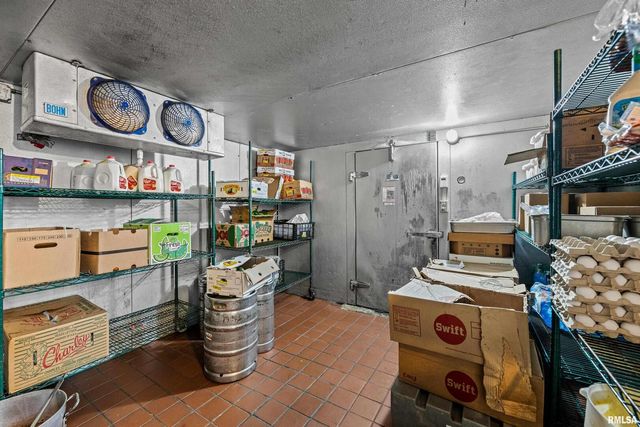 2400 SPRUCE HILLS Drive, Bettendorf, IA 52722