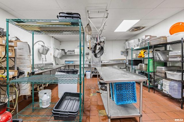 2400 SPRUCE HILLS Drive, Bettendorf, IA 52722