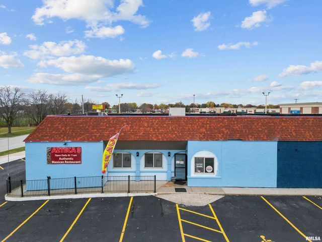 2400 SPRUCE HILLS Drive, Bettendorf, IA 52722