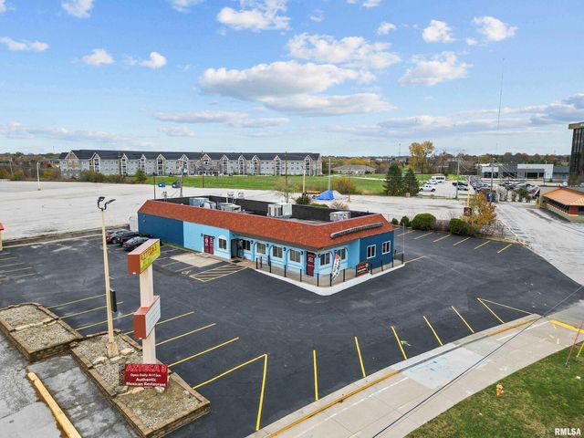 2400 SPRUCE HILLS Drive, Bettendorf, IA 52722