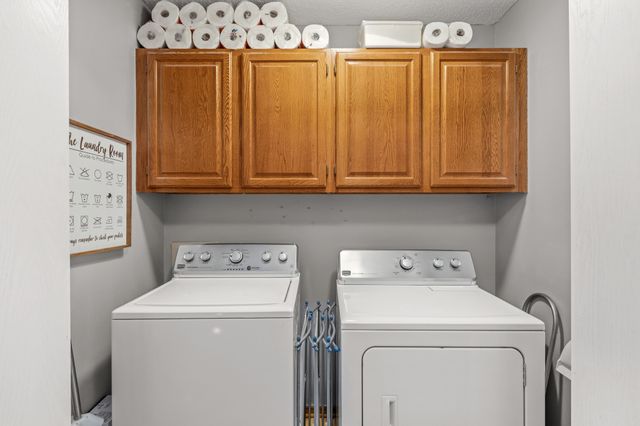 6873 Sharon Drive, Urbandale, IA 50322