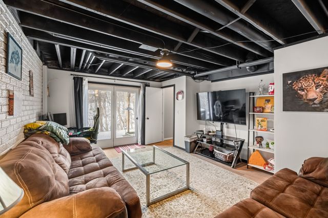 6873 Sharon Drive, Urbandale, IA 50322