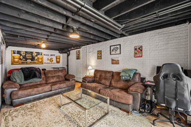 6873 Sharon Drive, Urbandale, IA 50322