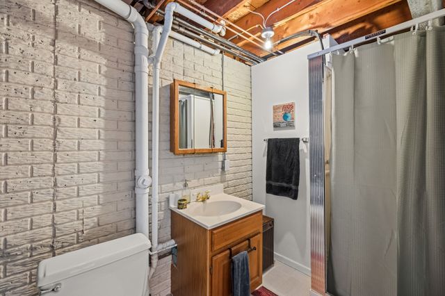 6873 Sharon Drive, Urbandale, IA 50322