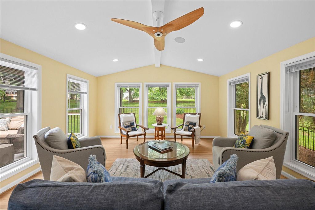 Image 12 of property listing at 11209 MAINE COVE DR, Gaithersburg, MD 20878