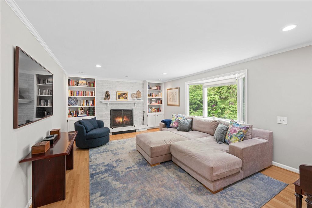 Image 15 of property listing at 11209 MAINE COVE DR, Gaithersburg, MD 20878