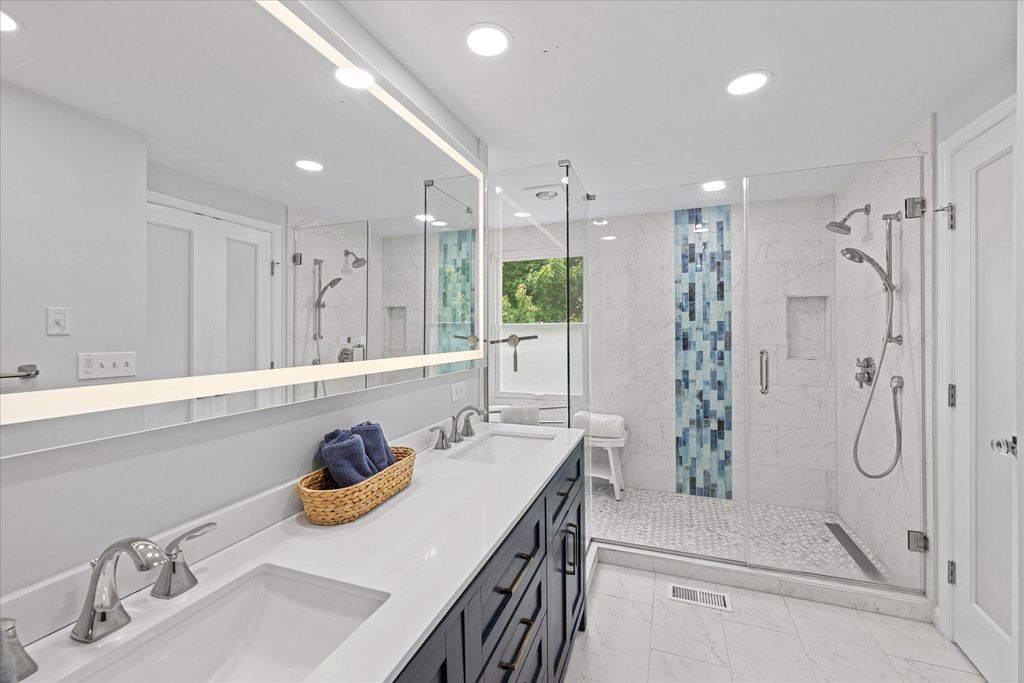 Image 22 of property listing at 11209 MAINE COVE DR, Gaithersburg, MD 20878